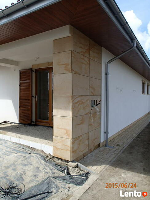 Płyty fasadowe na ściany z kamienia naturalnego