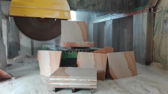 Płyty fasadowe na ściany z kamienia naturalnego