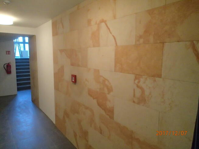 Płyty fasadowe na ściany z kamienia naturalnego