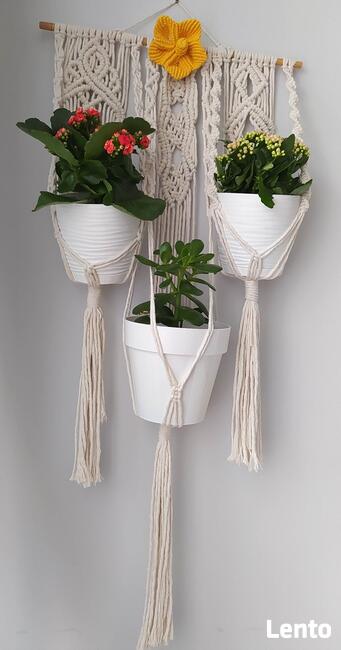 Makrama kwietnik z kwiatami