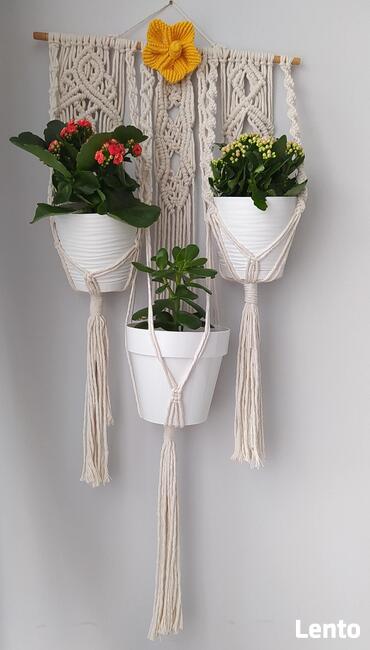 Makrama kwietnik z kwiatami