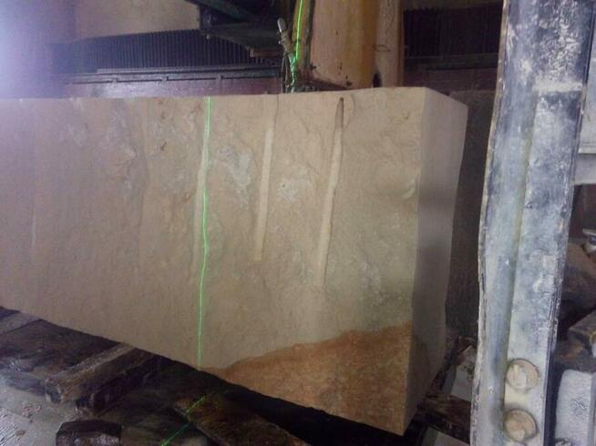 Płyty fasadowe na ściany z kamienia naturalnego