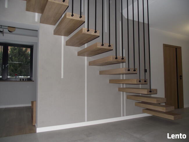 LEGAR - schody, drzwi i podłogi z drewna.