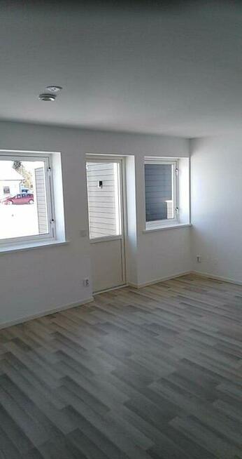 Malowanie, szpachlowanie, tapetowanie.