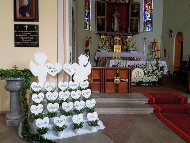 Aniołki z sercami dekoracja Pierwsza Komunia