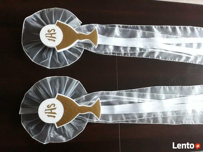 Dekoracja ławek z kielichem Pierwsza Komunia