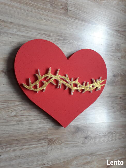 Dłonie z sercem dekoracja Boże Ciało