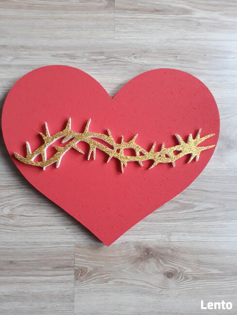 Dłonie z sercem dekoracja Boże Ciało