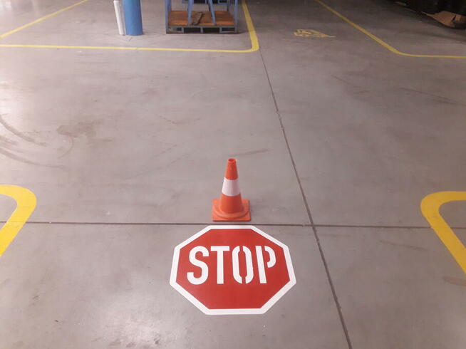 oznakowanie poziome, malowanie linii miejsc parkingowych