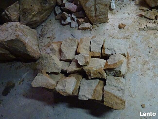 kamień na murki i skarpy ziemne w ogrodzie