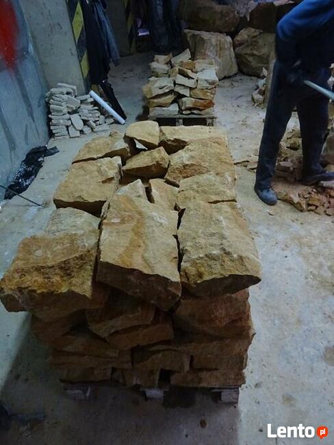 kamień na murki i skarpy ziemne w ogrodzie