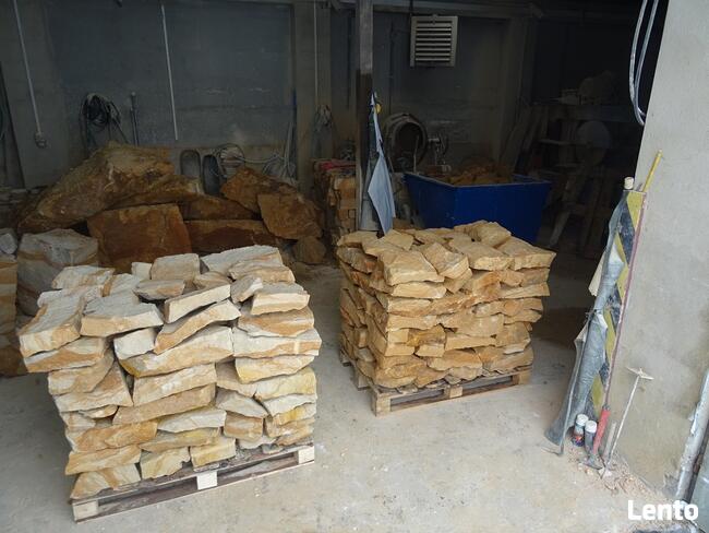 płaski naturalny żółty kamień ogrodowy