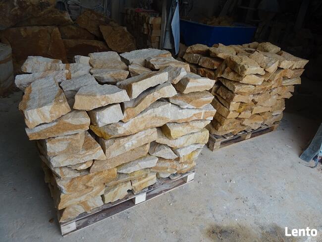 płaski naturalny żółty kamień ogrodowy