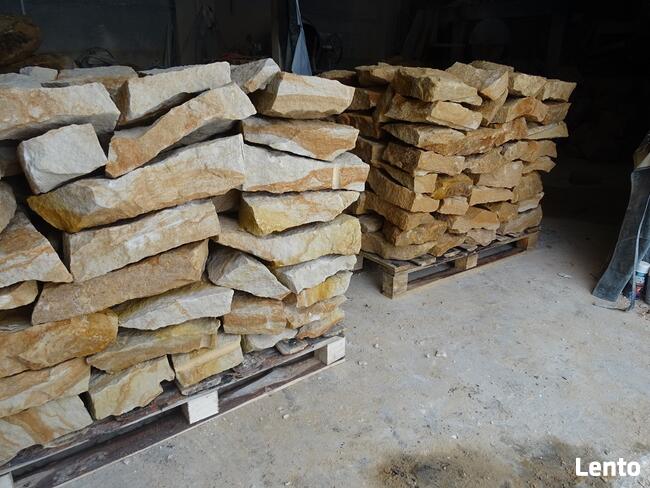 płaski naturalny żółty kamień ogrodowy