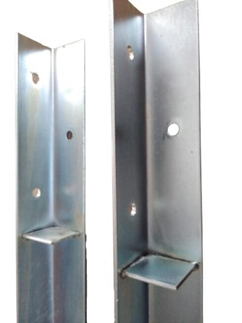 Kotwa kątowa do huśtawki, Podstawa słupa