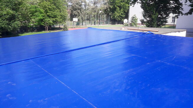 Kotara podwieszana na wózkach w szynie łukowej z montażem.