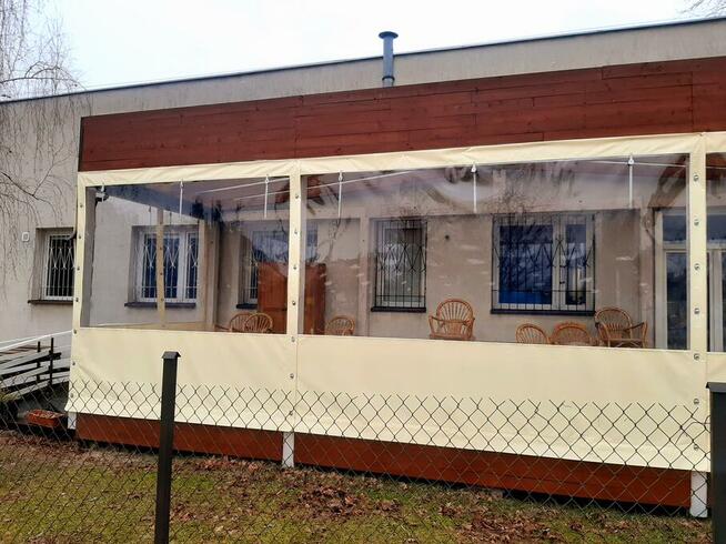 Kotara podwieszana na wózkach w szynie łukowej z montażem.