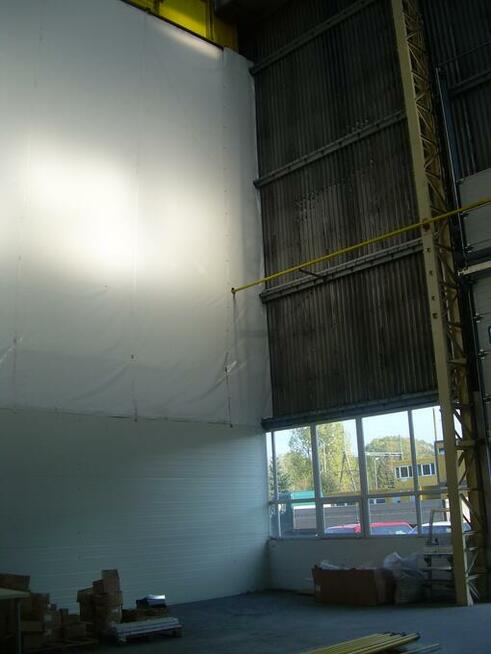 Kotara podwieszana na wózkach w szynie łukowej z montażem.