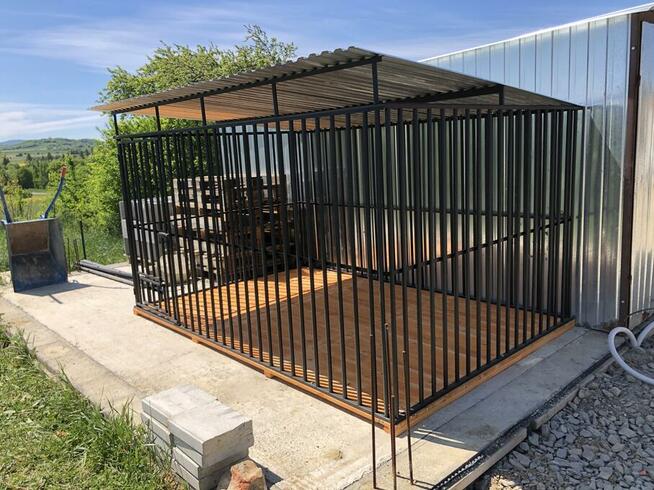 Kojec dla psa pomieszczenie na narędzia opał lub śmieci