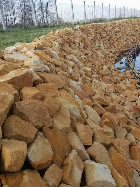 Kamień na oczko wodne staw skarpy Wieluń Wrocław Opole