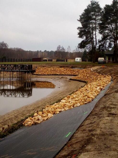 Kamień na oczko wodne staw skarpy Wieluń Wrocław Opole