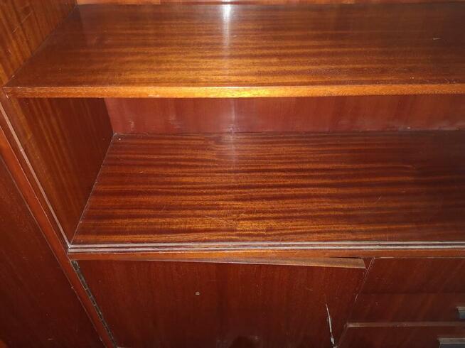 Stary Kredens pokojowy z PRL