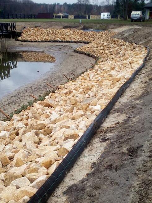 Kamień na oczko wodne staw skarpy Wieluń Wrocław Opole