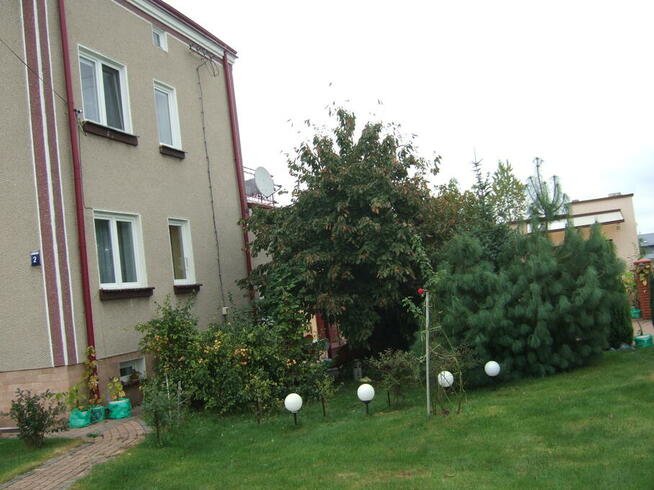 Dom w dobrej lokalizacji z dużą działką.