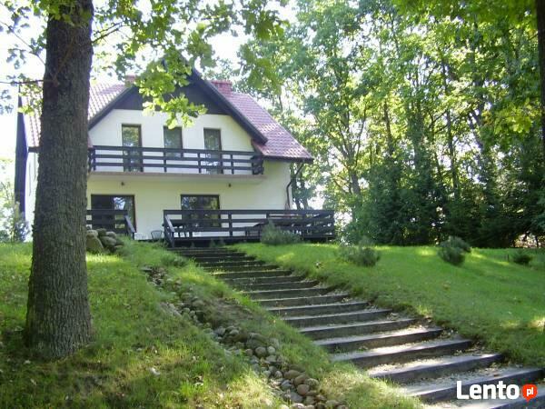 Dom całoroczny na Mazurach z własną plażą i pomostem.