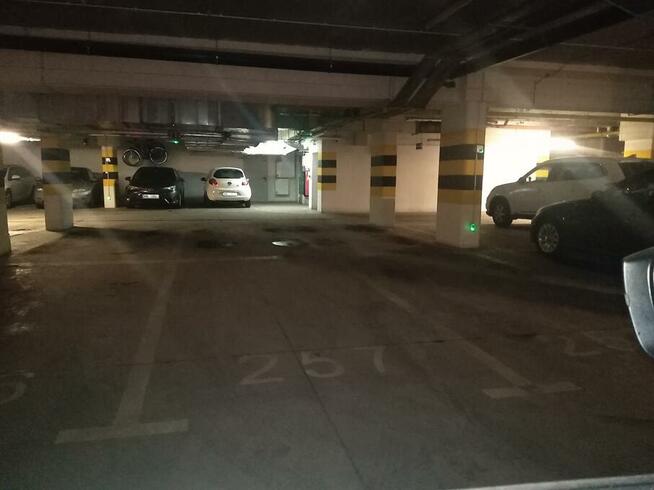 Wynajmę miejsce parkingowe w garażu podziemnym ulica Calinec