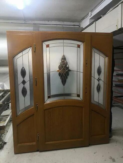 Drewniane drzwi zewnętrzne wejściowe od producenta Dallas