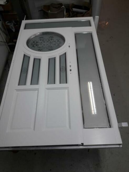 Drewniane drzwi zewnętrzne wejściowe od producenta Dallas