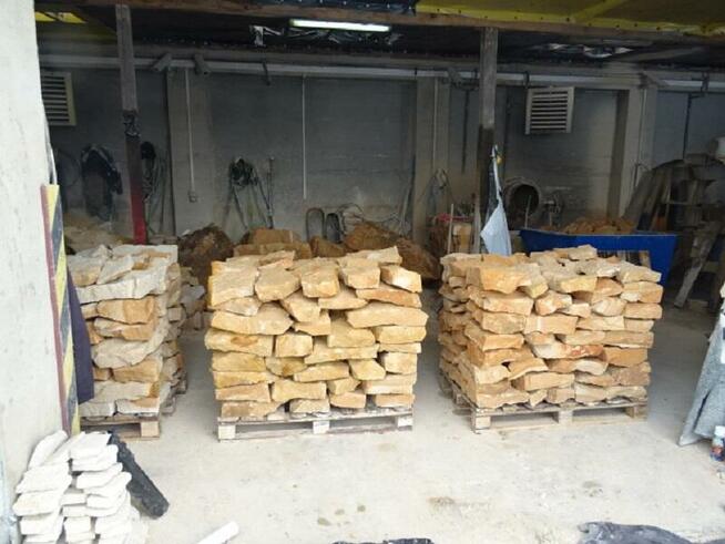 Murek w ogrodzie z kamienia naturalnego