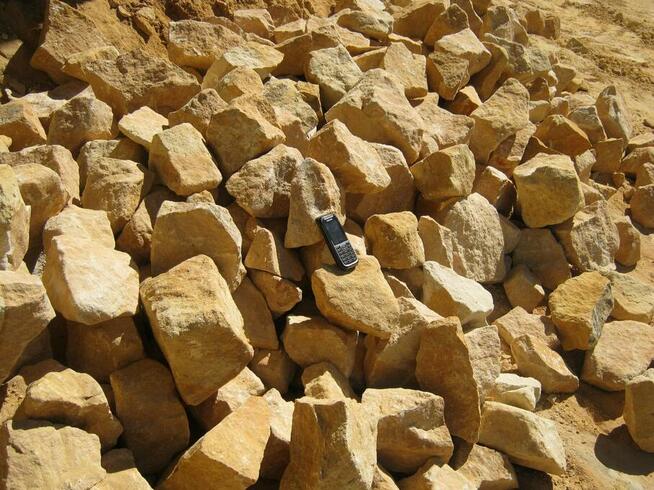 Kamień piaskowiec ogrodowy budowlany murowy łupek