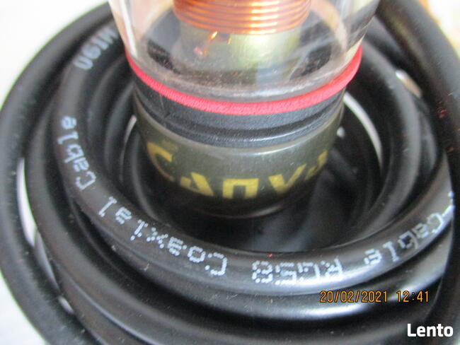 Antena CB z magnetyczną podstawą.