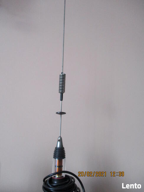 Antena CB z magnetyczną podstawą.