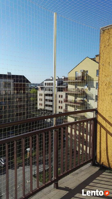 Siatka na balkon przeciw ptakom. Usługa montażu. Sprzątanie.