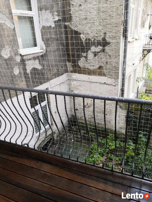 Siatka na balkon przeciw ptakom. Usługa montażu. Sprzątanie.