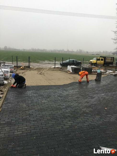 Układanie kostki brukowej - posesja, plac, taras