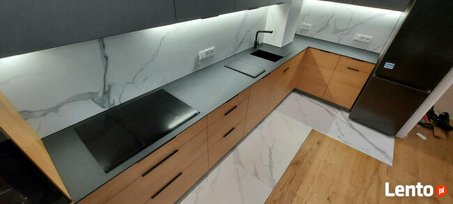 Blaty kompaktowe obróbka, montaż. Mat. własny i powierzony.