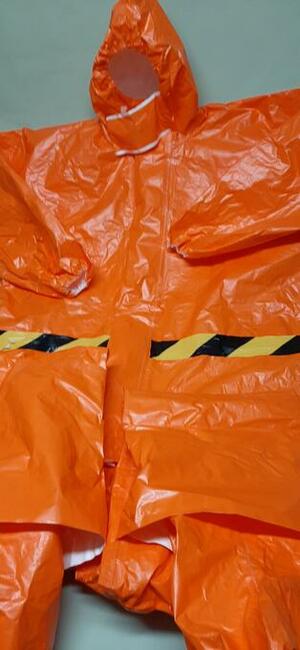 Odsprzedam Nowe 4 kpl. Kombinezony wodno i wiatro odporne