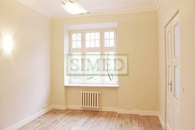 Zabytkowa kamienica komercyjna , recepcja .