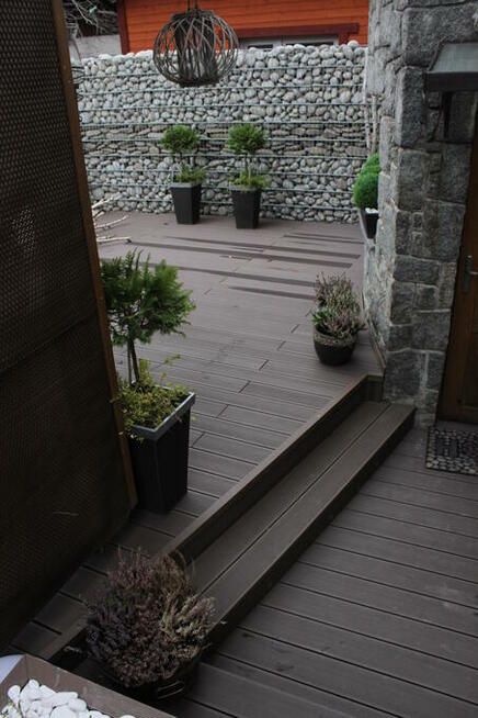 Budowa i wykonanie tarasu z deski kompozytowej i drewnianej