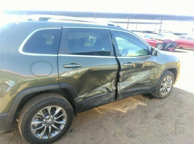 Jeep Cherokee 2021, 3.2L, Latitude, od ubezpieczalni