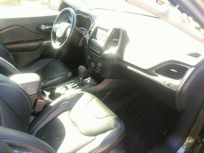 Jeep Cherokee 2021, 3.2L, Latitude, od ubezpieczalni