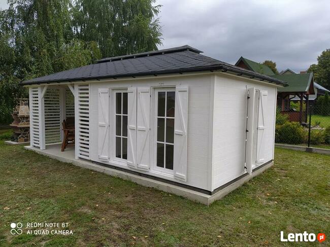 Drewniana altana i domek - konstrukcja ogrodowa 2w1 z oknami