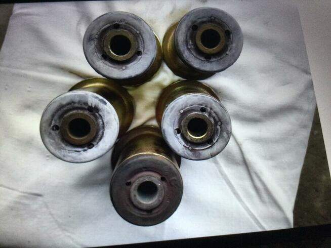 Sprzedam tuleje metalowe gumowa do Fiat cc sc