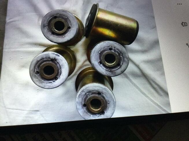 Sprzedam tuleje metalowe gumowa do Fiat cc sc