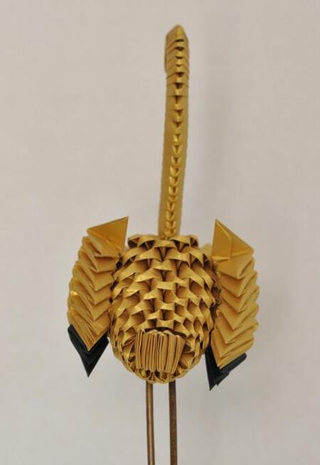 Flaming - origami modułowe 3D, papier - metaliczny złoty.