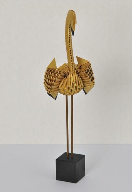 Flaming - origami modułowe 3D, papier - metaliczny złoty.